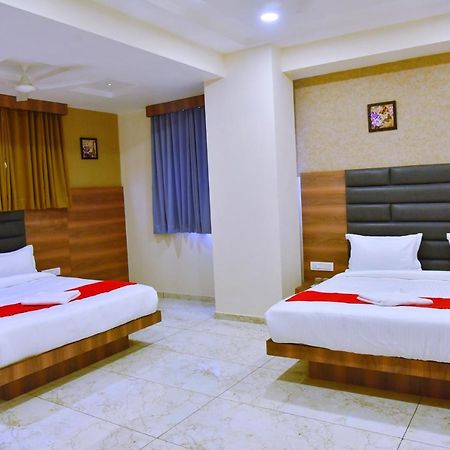 Hotel Krishna Palace Ānand 외부 사진