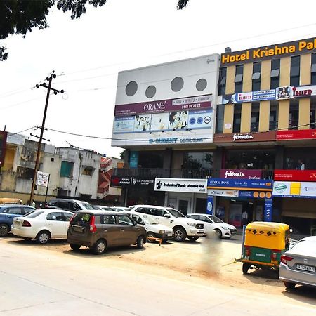 Hotel Krishna Palace Ānand 외부 사진