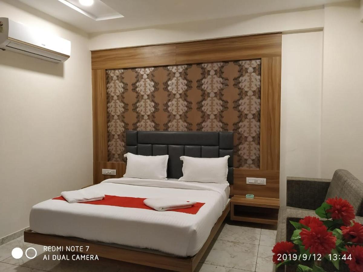 Hotel Krishna Palace Ānand 외부 사진