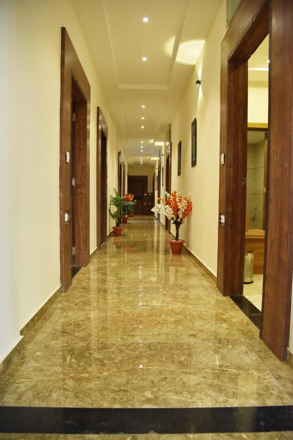 Hotel Krishna Palace Ānand 외부 사진