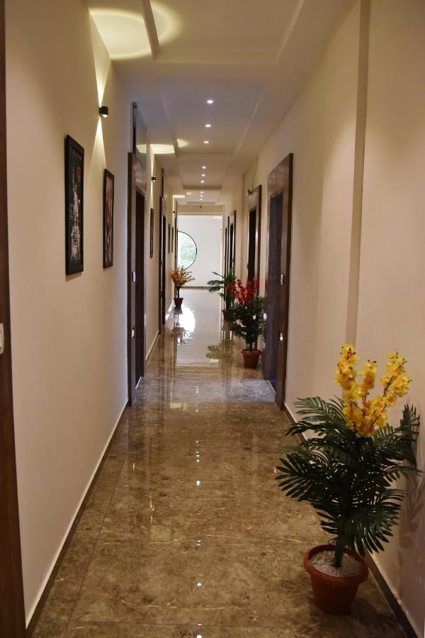 Hotel Krishna Palace Ānand 외부 사진